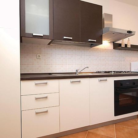 2 Bedroom Nice Apartment In วีร์ ภายนอก รูปภาพ