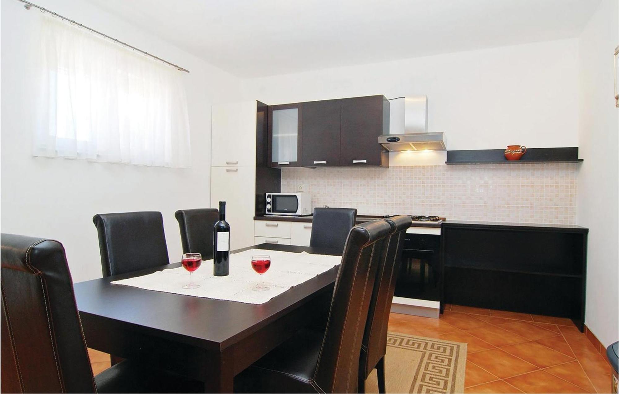 2 Bedroom Nice Apartment In วีร์ ภายนอก รูปภาพ