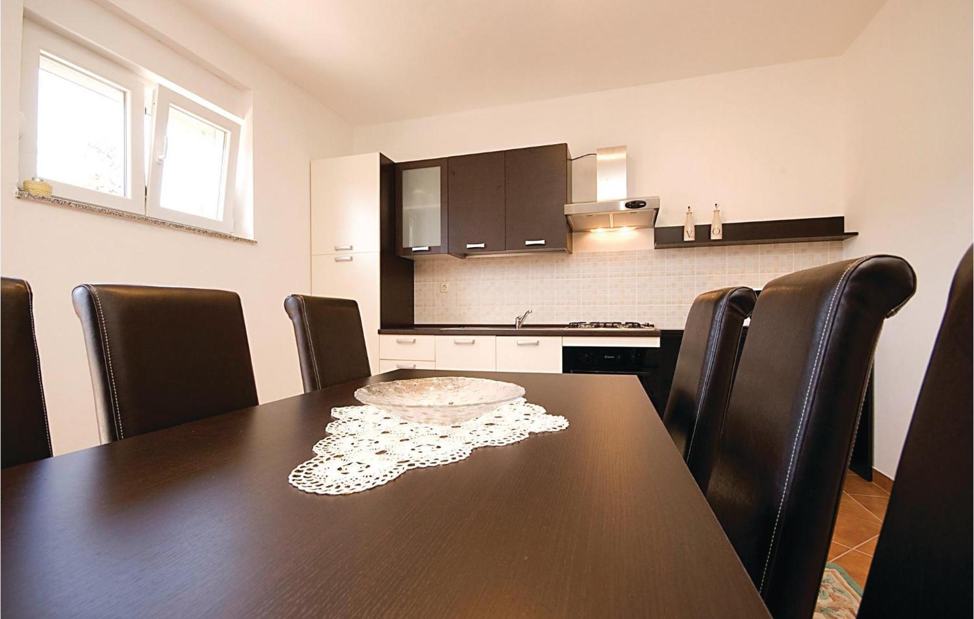 2 Bedroom Nice Apartment In วีร์ ภายนอก รูปภาพ